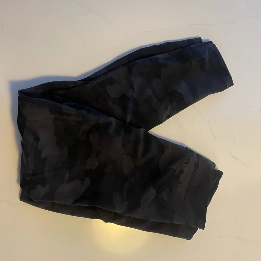Lululemon Camouflage Leggings Size:6 unsure of style - Picture 3 of 13